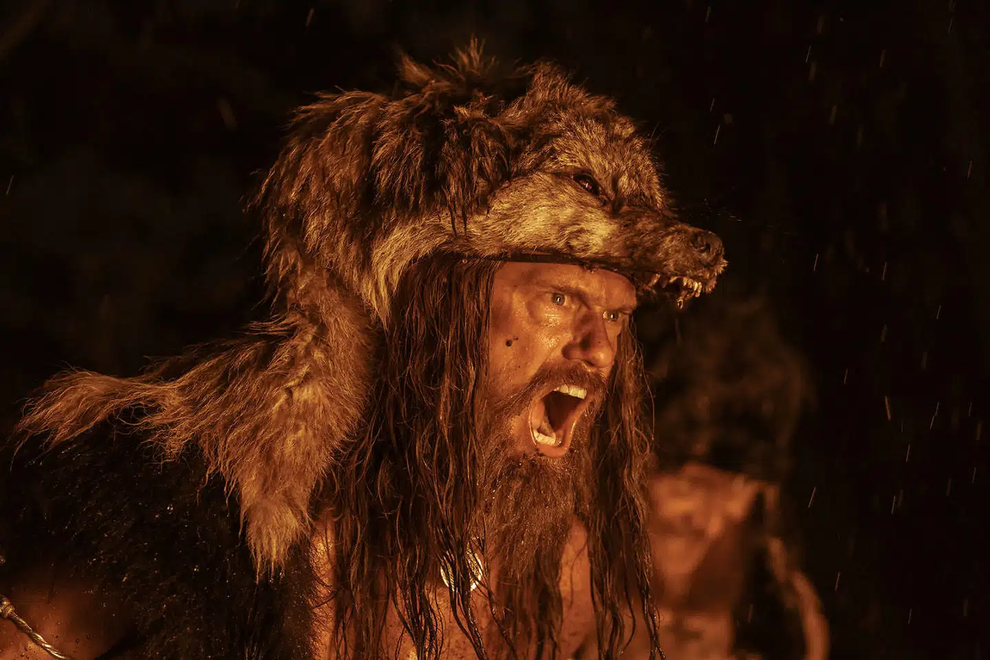Pressebilleder fra Robert Eggers' film 'The Northman'. 4179_D034_00452_R Alexander Skarsgård stars as Amleth in director Robert Eggers' Viking epic THE NORTHMAN, a Focus Features release. Credit: Aidan Monaghan / © 2022 Focus Features, LLC