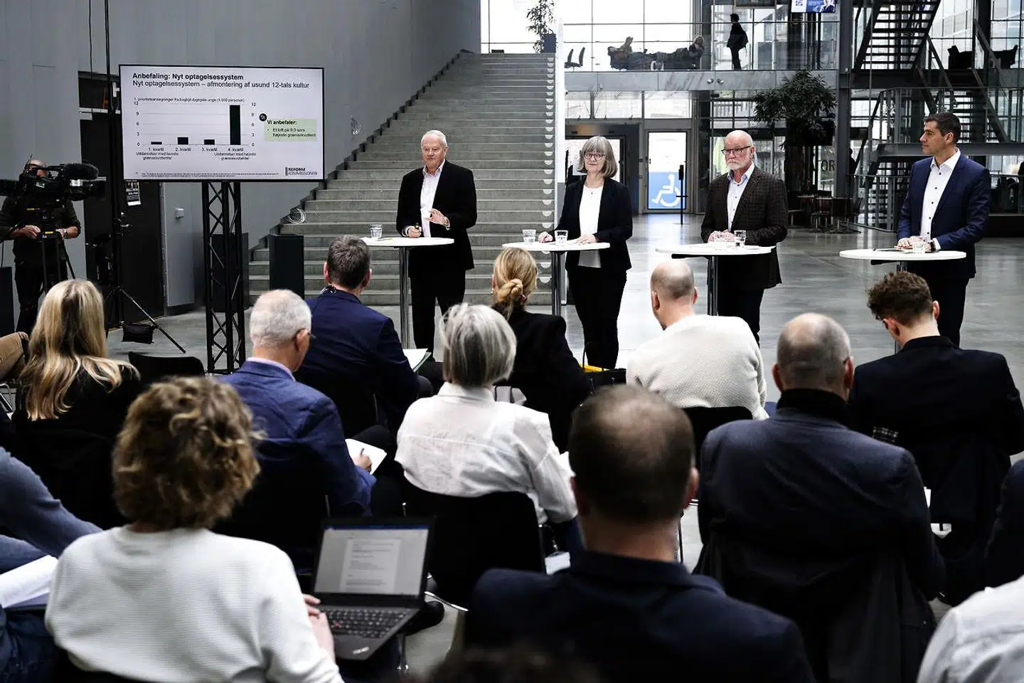 »De tanker, som aktuelt er fremført til universitetsreformen, er tidstypiske og vidner om, at en hel generation af 'lærde' har mistet en dannelsesdimension,« skriver Thue Kjærhus.