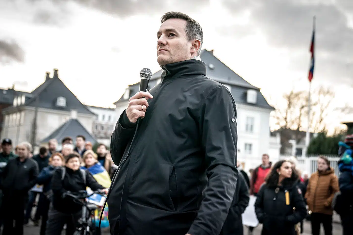 Rasmus Jarlov talte i slutningen af februar under en demonstration foran Ruslands ambassade i København.