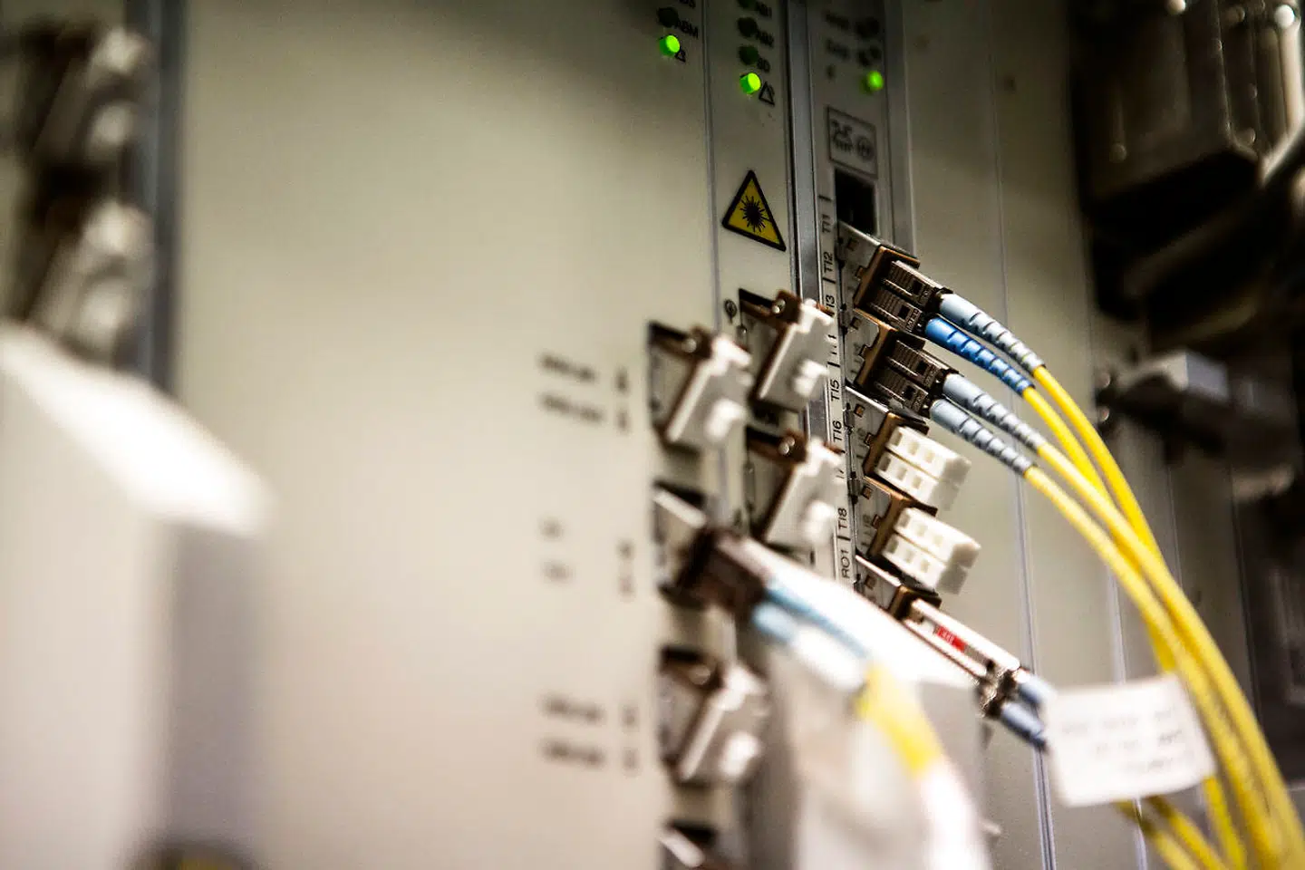 I et forsøg på at identificere og begrænse skaden lukkede Selvstyret forbindelsen til centraladministrationens servere ind og ud af Grønland.