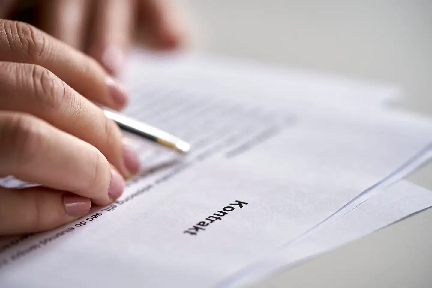 Fællessamejeaftale. Samejeaftale. Samejekontrakt. Samejedeklaration. Samejeoverenskomst. De betyder det samme trods forskellige navne: det er en aftale om, hvad der skal gælde, når flere parter er fælles om at eje noget sammen.