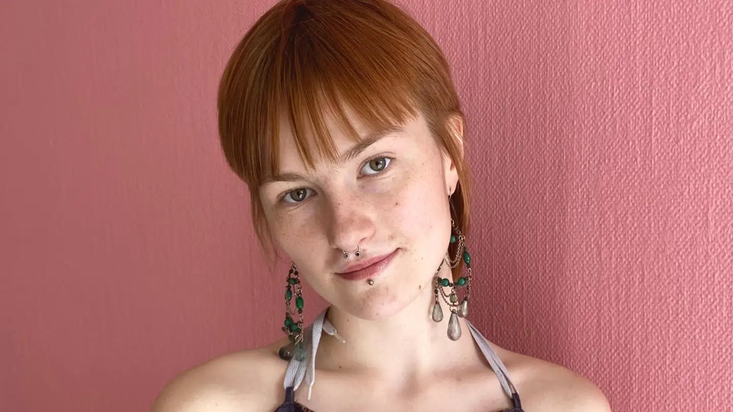 »I stedet for at ære vores 'cravings' slår vi os selv i hovedet for at have spist noget såkaldt usundt. Det er på tide, at vi begynder at snakke om mad som mad – og ikke som sundt og usundt,« skriver Barbara Ågerup Jervelund.