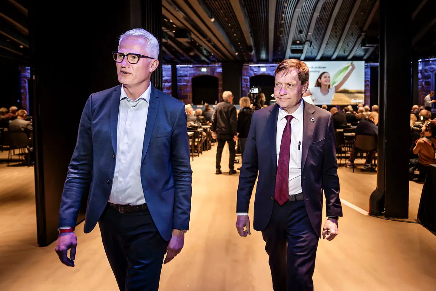 Administrerende direktør i Ørsted Mads Nipper (tv.) flankeret af bestyrelsesformand Thomas Thune Andersen til selskabets generalforsamling fredag. De står begge fast mod presset fra russiske Gazprom.