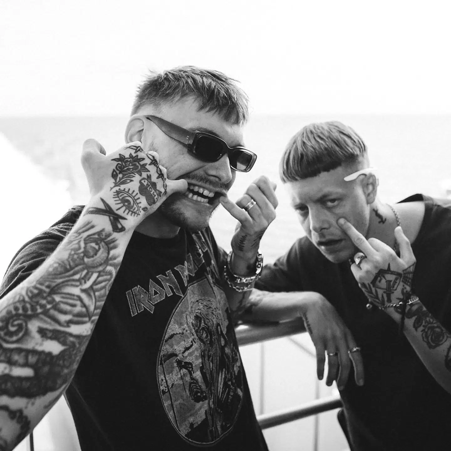 »FABRÄK har et anderledes friskt take. Og så kan de helt klart deres historie. Musikalsk trækker de tråde til bands som The Cure, Joy Division, The Clash og Deutsch Amerikanische Freundschaft. Ja, sågar tidlig TV 2.«