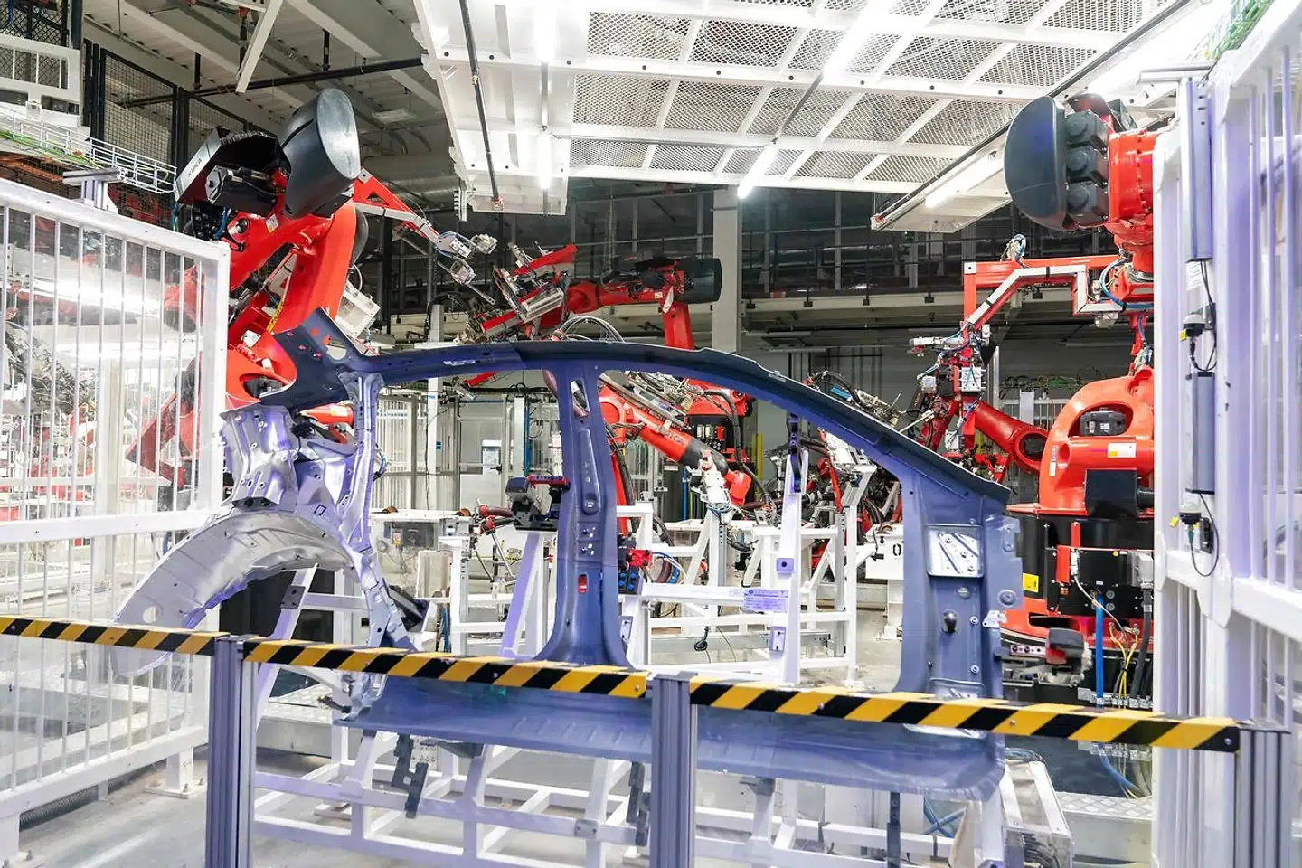 Bildele ligger klar til kommende Teslaer på den nye gigafabrik i Austin i den amerikanske sydstat Texas.