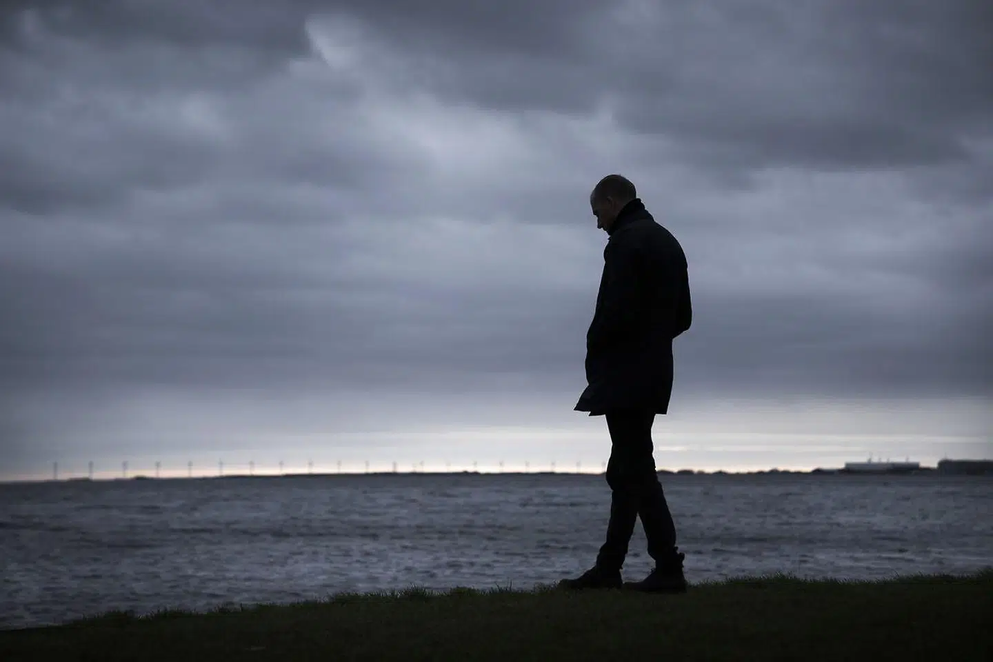 »Lige så snart livets prøvelser rammer, er vi ikke i stand til at håndtere dem, fordi vi simpelthen er ude af træning. Evnen til at overkomme hindringer er – ligesom muskler – noget, der skal trænes, ellers svinder den ind,« skriver Oscar Cordes Hvass til dagens unge.