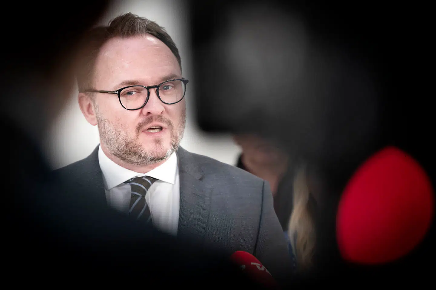 Klima-, energi- og forsyningsminister Dan Jørgensen (S) henviser til Finansministeriet, som ikke er enig i overvismand Carl-Johan Dalgaards kritik af finansiering af varmechecken.
