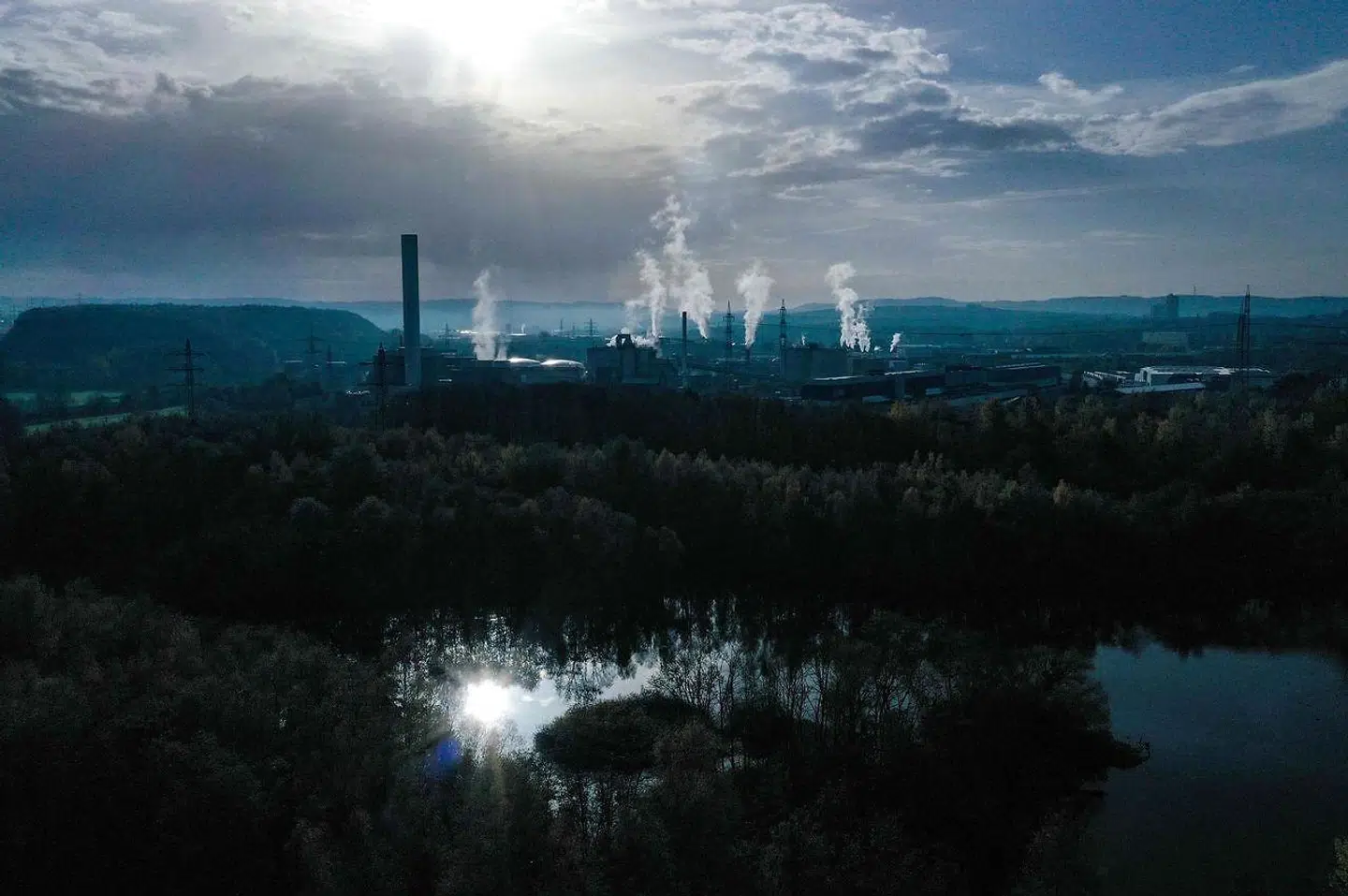 »Hvorfor har vi vores helt egen nationale målsætning, som ligger ud over de aftaler, vi har indgået med de andre EU-lande? Og hvorfor leve op til den ved at reducere i Danmark, hvor det er dyrt, i stedet for i andre lande, hvor det er billigt?« skriver Martin Ågerup.