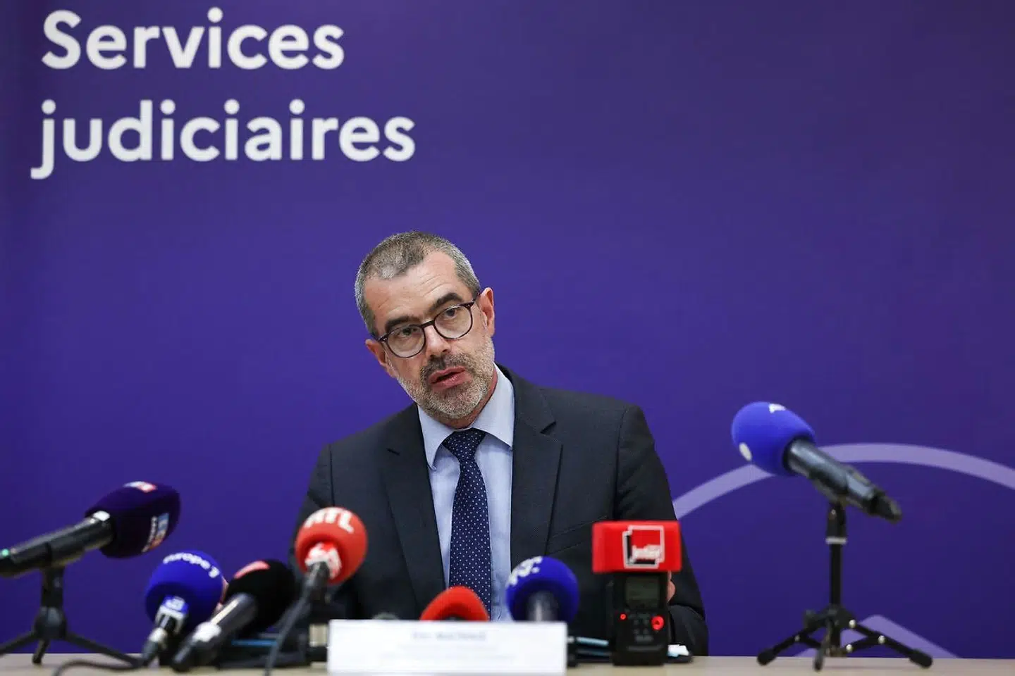 Éric Mathais, der leder anklagemyndigheden i Bobigny, oplyste på et pressemøde tirsdag, at efterforskningen af Jérémy Cohens død fortsætter. På nuværende tidspunkt er der ikke belæg for at tale om et antisemitisk motiv, fastslog han.