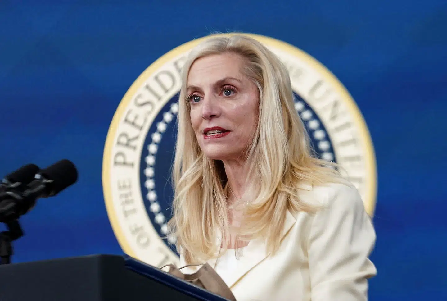 Lael Brainard fra den amerikanske centralbank mener, at inflationen i USA er alt for høj, og den skal tøjles hurtigt – også selvom det kræver en historisk hård opstramning af pengepolitikken.