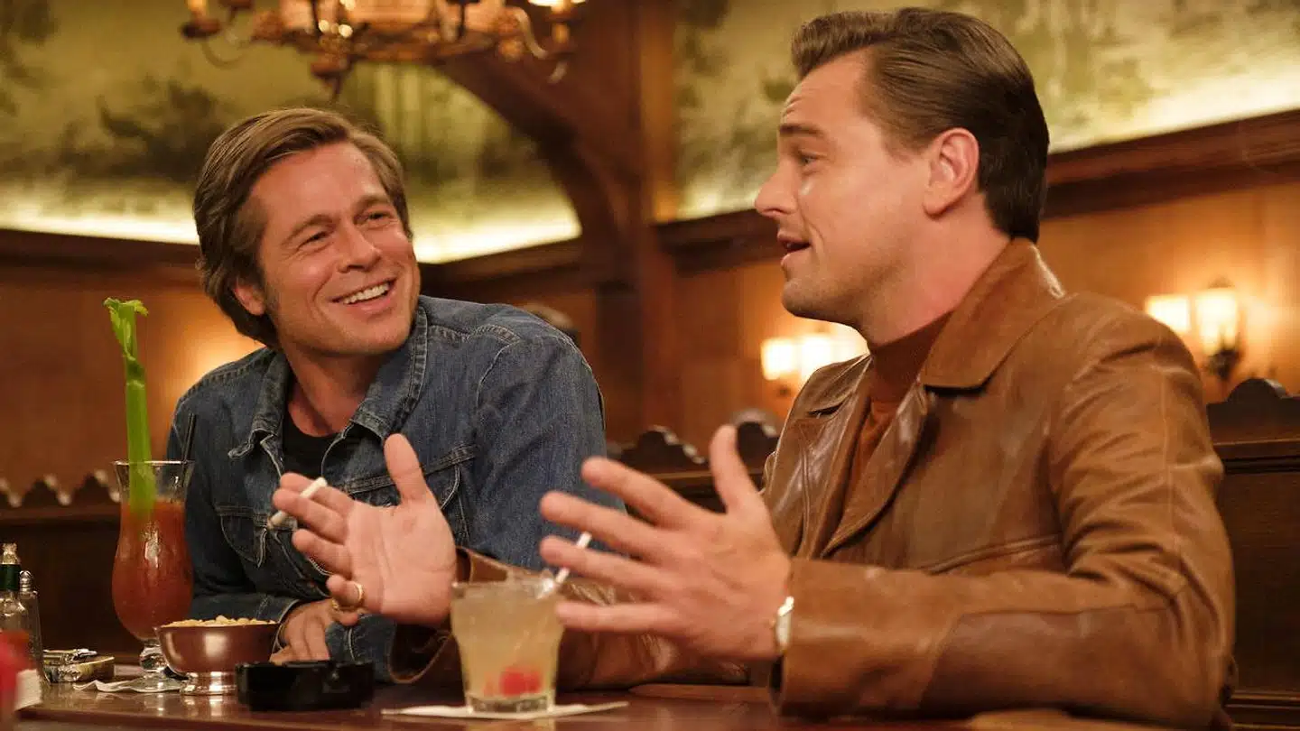 Brad Pitt og Leonardo DiCaprio danner makkerpar i »Once Upon A Time... In Hollywood«. Nu har Quentin Tarantino skrevet manuskriptet om til en roman.