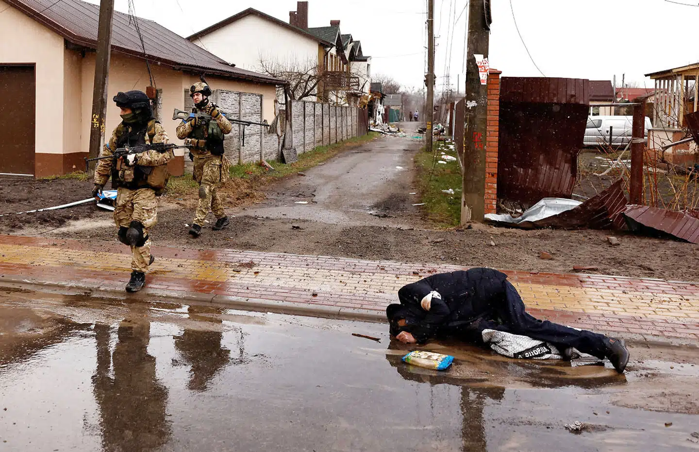 Fotografierne af de dræbte civile i Ukraine er ikke kun vigtige for lige nu og her at dokumentere, hvad der sker under krigen, mener fotografen Jan Grarup: »Billederne fra Butja er ekstremt vigtige, for de vil på sigt kunne blive brugt i et krigstribunal om forbrydelser mod menneskeheden.«