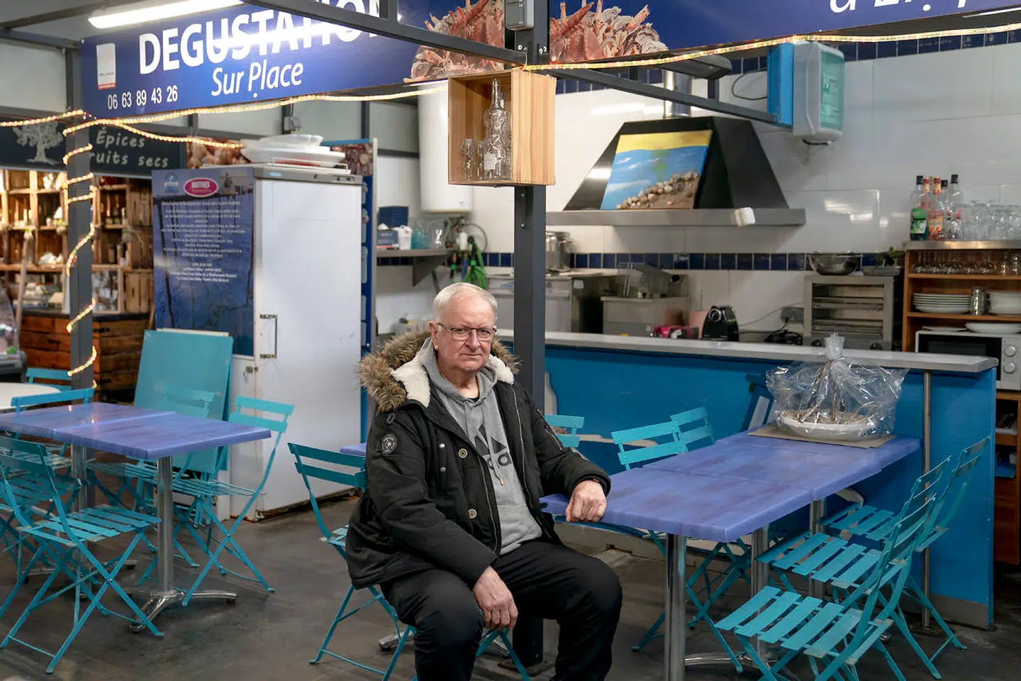 Michel Dumoulin synes, at Béziers er blevet smukkere og mere sikker at bo i. Men han hilser også velkommen, at borgmesteren de seneste år »har kommet lidt vand i vinen«, når det handler om at harcelere mod byens mange muslimske indvandrere.