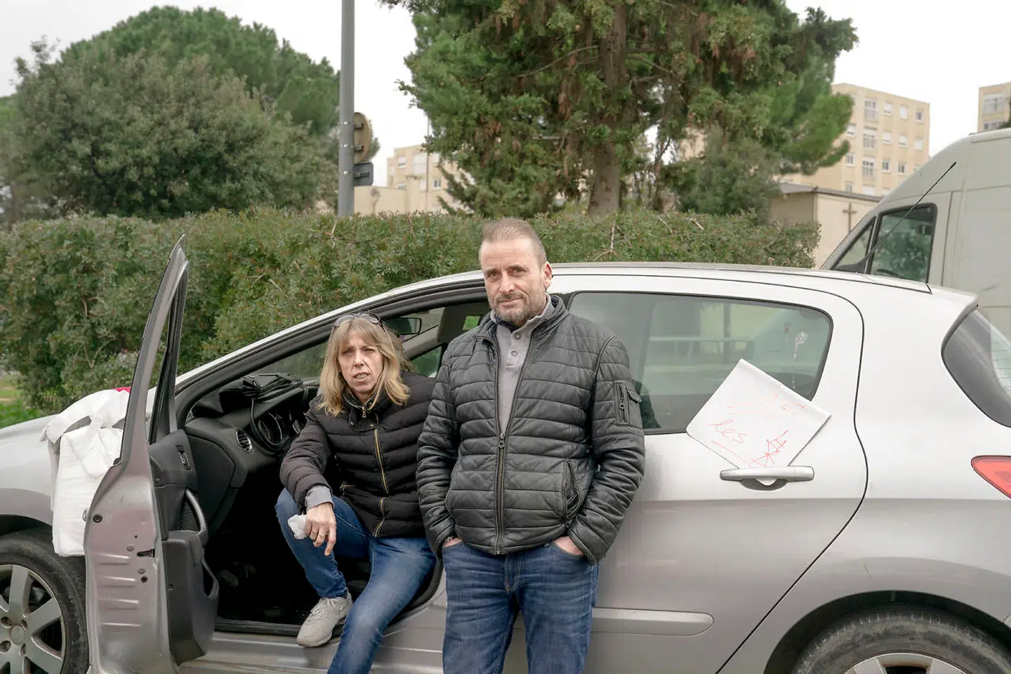 Ingrid Meveu og Olivier Maugy har en bod på markedet i den fattige bydel La Devèze.