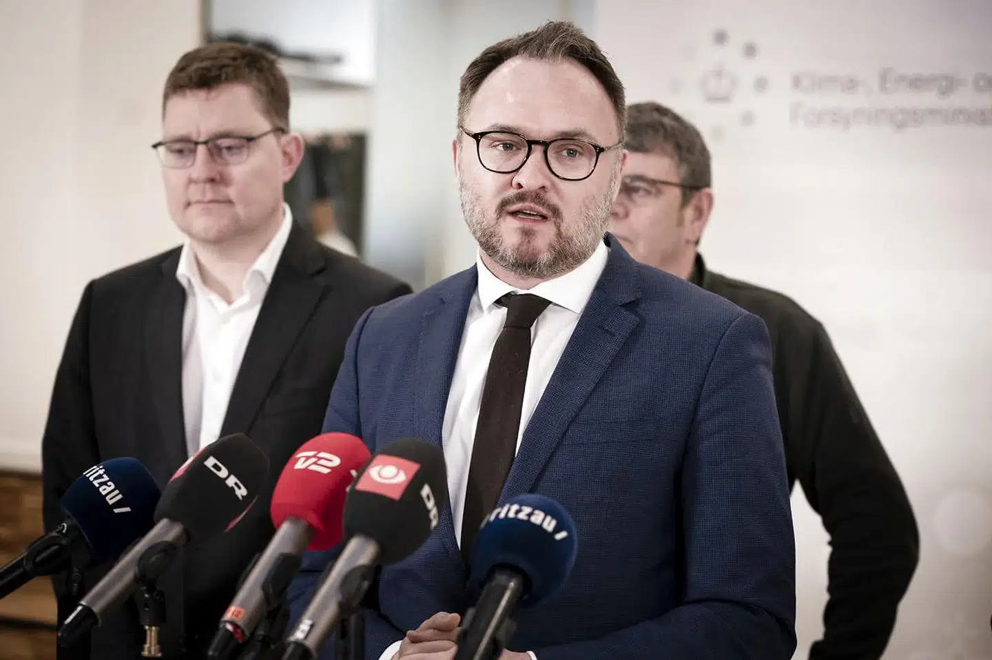 »Min anbefaling er, at der ikke bør indføres varmechecks. Varmechecken er indkomstafhængig, og dermed virker den som en forhøjelse af marginalskatten på arbejde. Dermed bidrager varmechecken til at gøre skattelabyrinten endnu mere kompliceret,« skriver Mads Lundby Hansen.