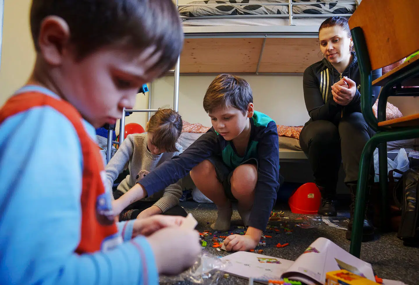 39-årige Svitlana Diomina flygtede fra Ukraine med sønnerne Pablo og Heorhiy. Familien er indkvarteret på Center Dokkedal nær Aalborg.