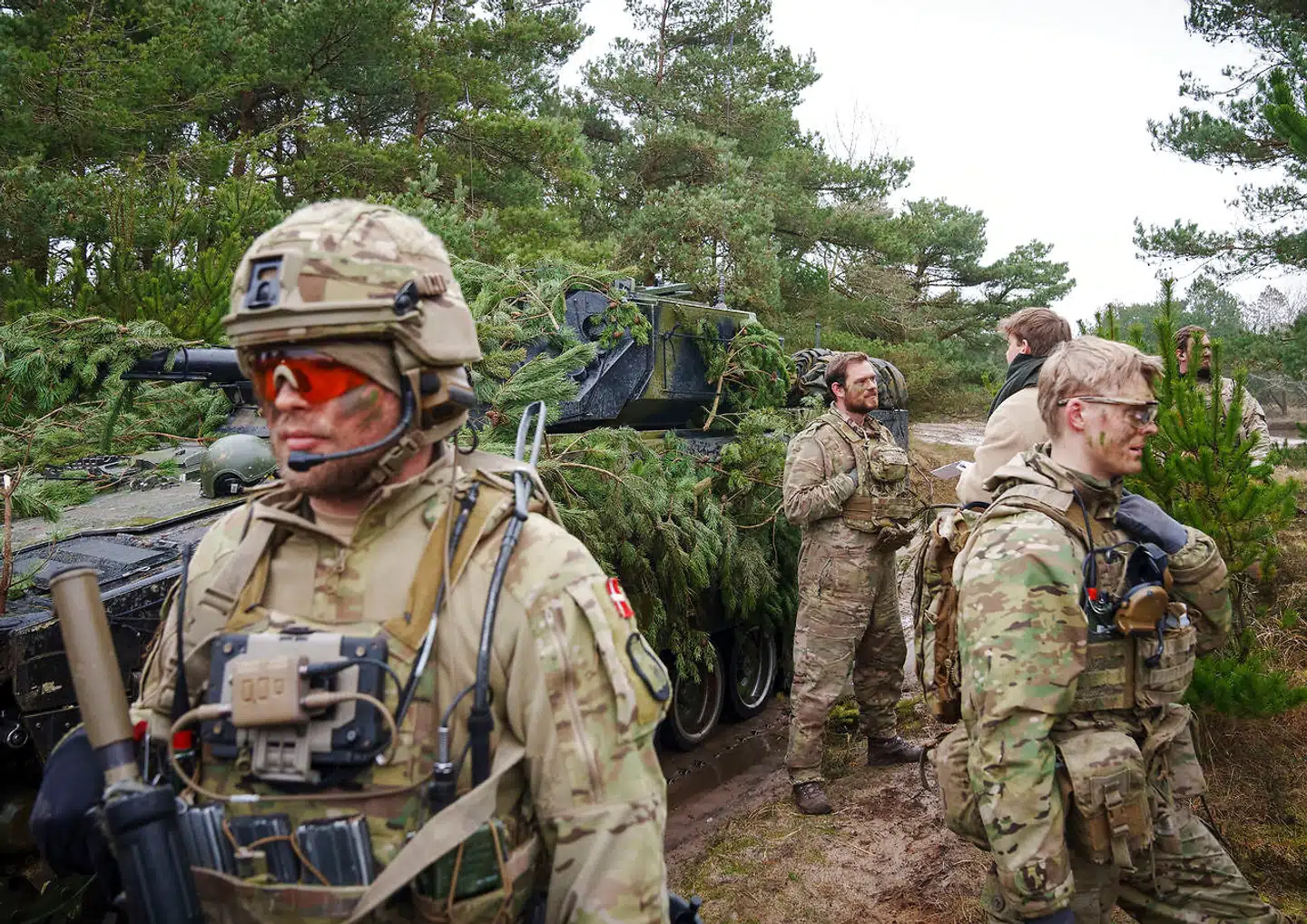 »Nu er den vigtige diskussion, hvordan vi frem mod 2033 skal anvende de efterhånden ekstra fem-seks promille af vores nationalprodukt til forsvar,« skriver Mogens Lykketoft i denne kommentar.