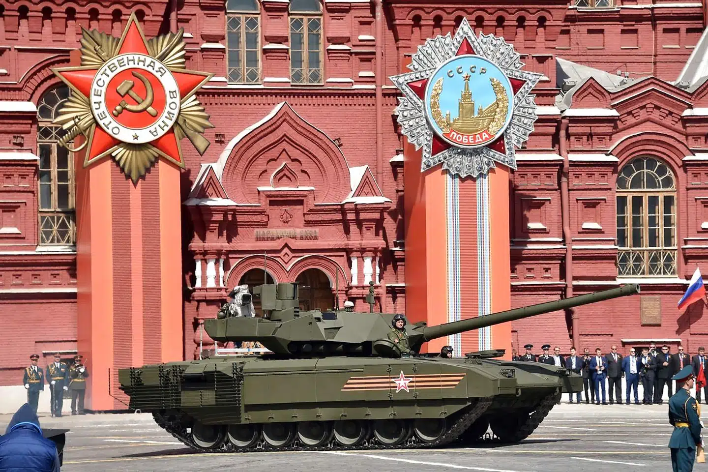 Vi har over 15 år modtaget omkring 1.000 personer, som har været forfulgte og er flygtet fra tidligere sovjetrepublikker. De kommer fra forhold, som ligner de ukrainske, men har efter to år stadig kun en beskæftigelsesfrekvens på 15 procent. Det fremhæver forskningsprofessor i Rockwool Fonden Jacob Nielsen Arendt Jacob Nielsen Arendt. Han mener derfor, at det ikke bliver nogen alt for nem opgave at få de mange tusinde ukrainske flygtninge i job.