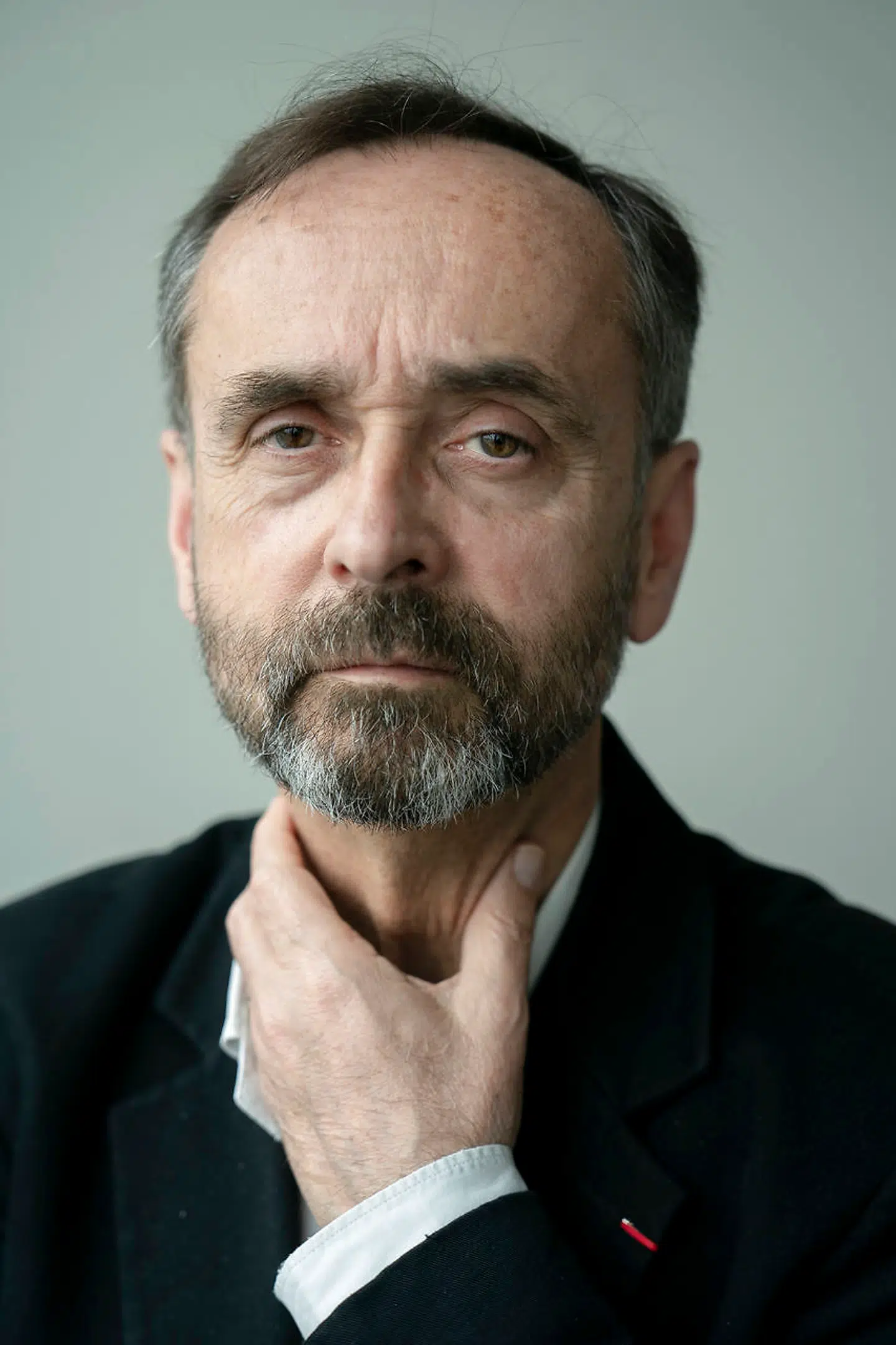 »Vi nødt til at indse, at der lige nu er krig. Der kommer folk hertil, som flygter fra bomberne, og dem skal vi tage imod øjeblikkeligt uden at stille spørgsmål,« fastslår Robert Ménard.