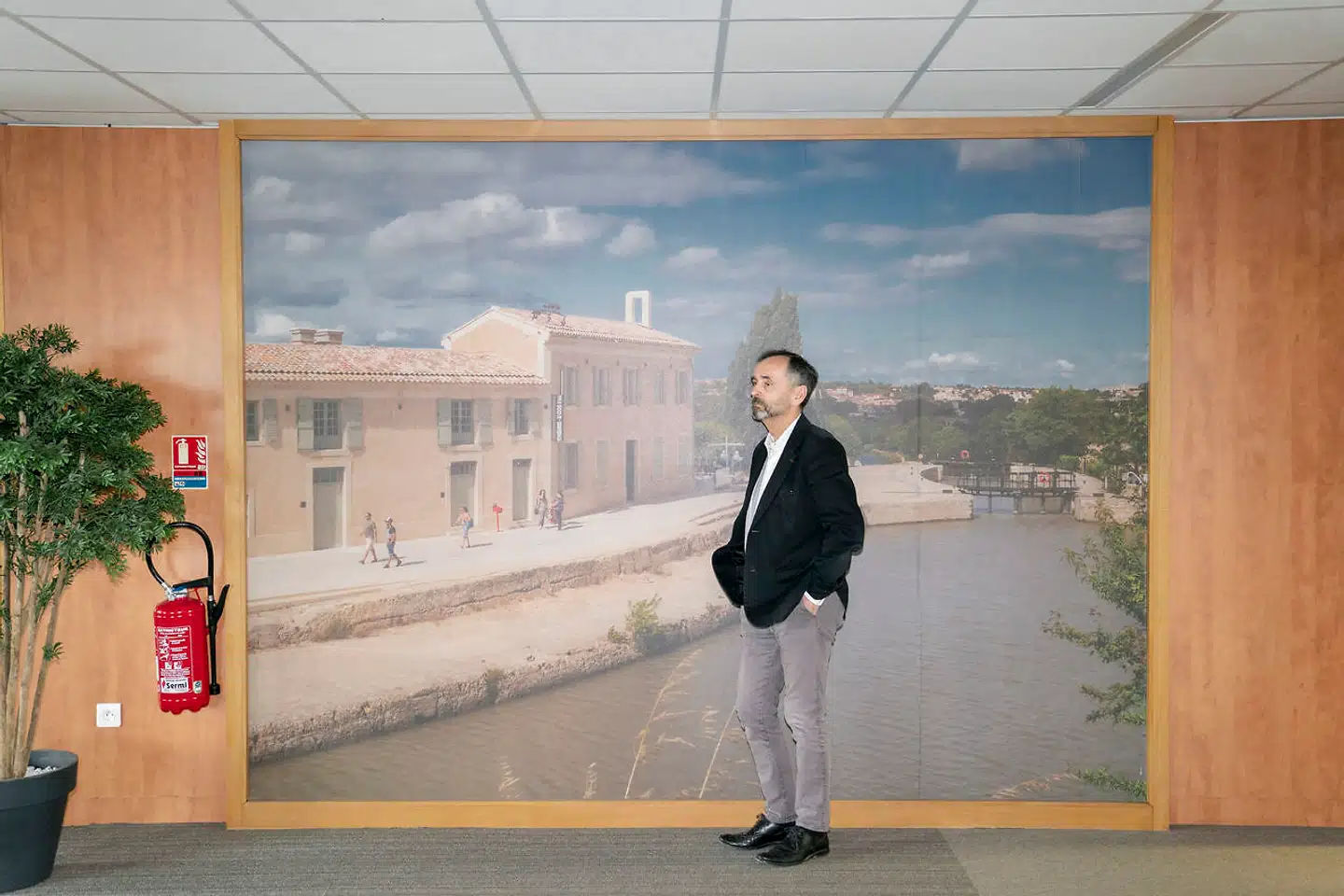 Robert Ménard har ingen planer om at bytte borgmesterposten i Béziers ud med landspolitik. Han foretrækker at bevare sin frihed til at sige præcis, hvad han vil. Samt, når det er nødvendigt, at slå ideologiske kolbøtter.