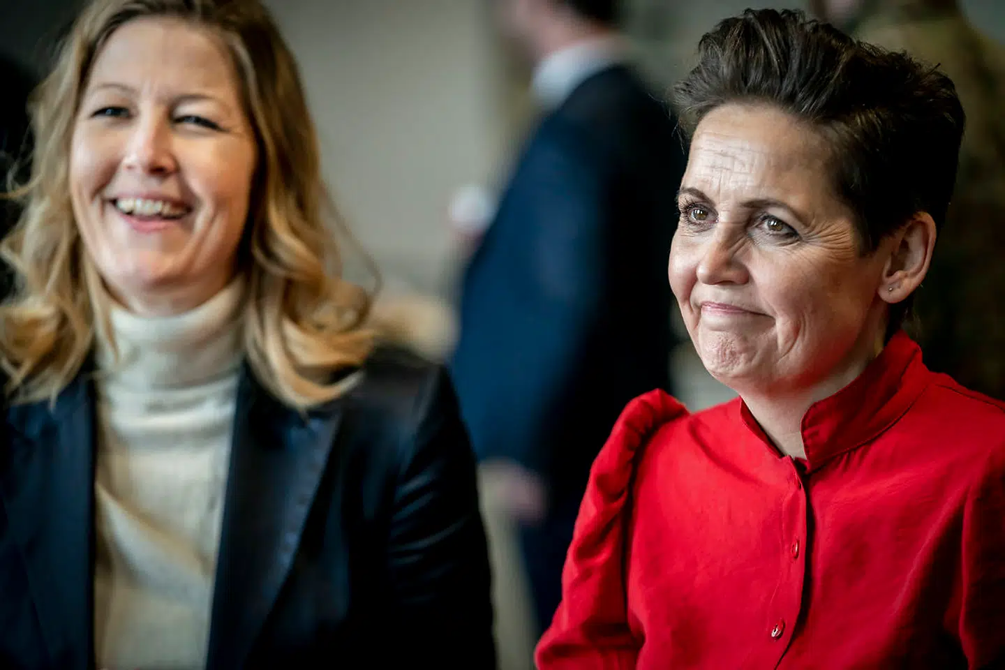 SFs formand, Pia Olsen Dyhr (th.), drømmer om at hæve skatten og om at blive finansminister. Vi ved nu, at Sofie Carsten Nielsen fra De Radikale også er åben for at hæve skatten trods det næststørste statsoverskud i ti år. Er hun mon også klar til at gøre Pia Olsen Dyhr til finansminister?