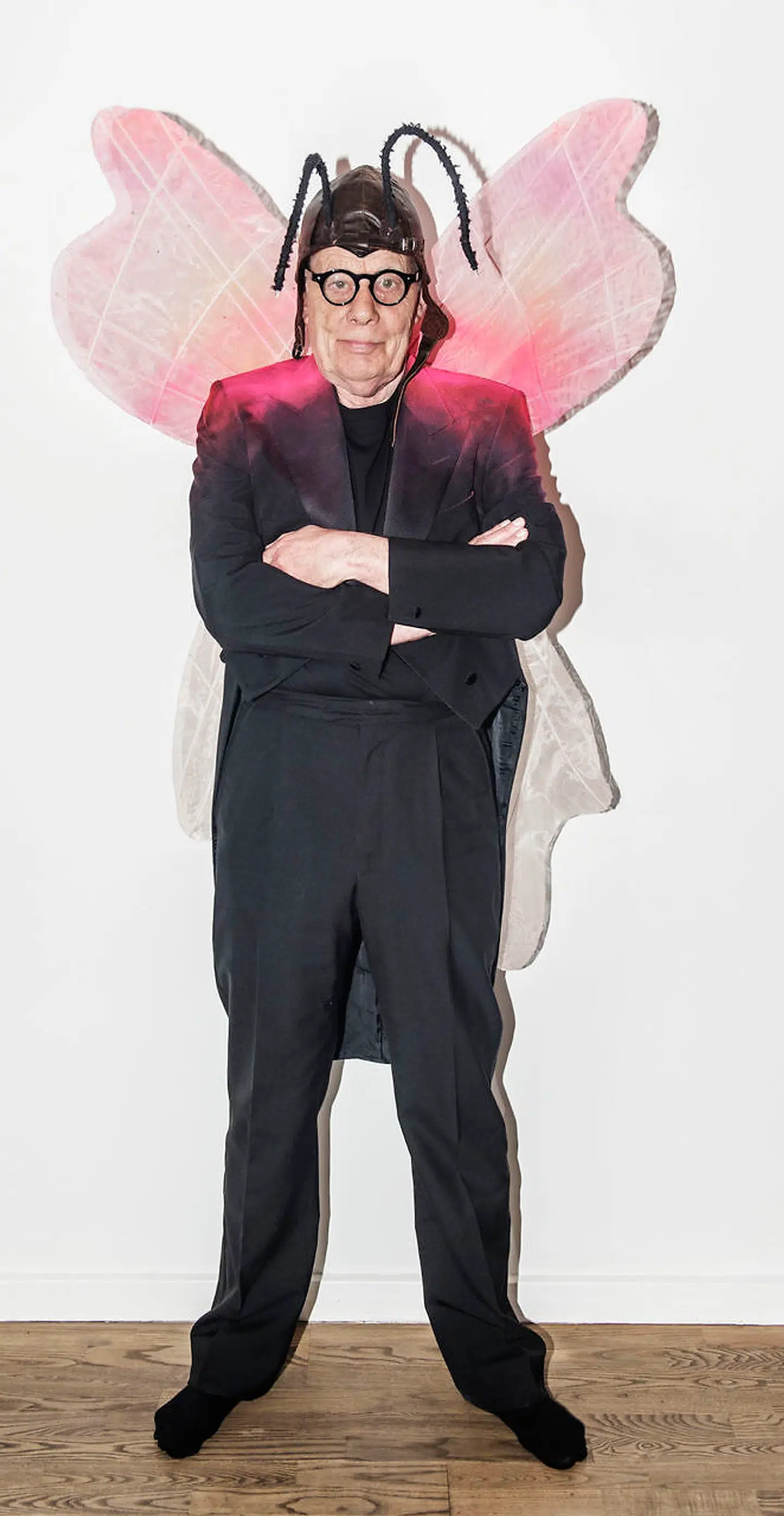 Forfatteren, musikere og teatermanden Flemming Quist Møller døde den 22 februar i år. Inden da var han med til at opdatere sin egen historie om »Jungledyret Hugo«, blandt andet ved at skrive flere af sangene sammen med Jesper Mechlenburg. Her er han fotograferet i 2016 med tøj fra forestillingen om »Cykelmyggen Egon«.