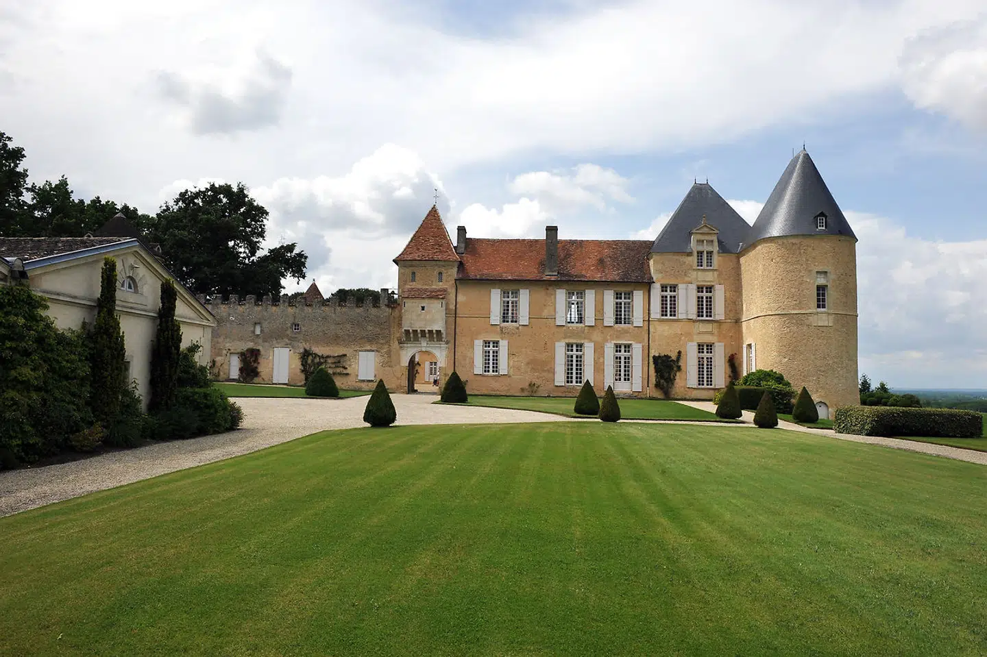 Vinturisme kan være vejen ud af krisen, mener mange i Sauternes. Her det selveste Château d'Yquem.