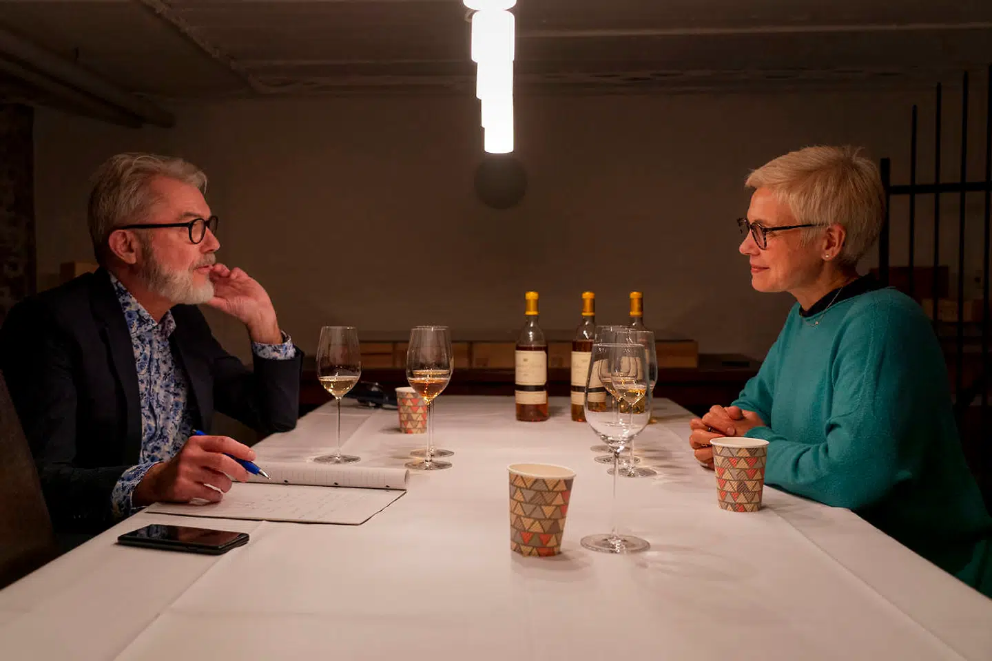 Chateau d'Yquems winemaker Sandrine Garbay var forleden i København for introducere den nye 2019 årgang. Her smager hun med Berlingskes Søren Frank.