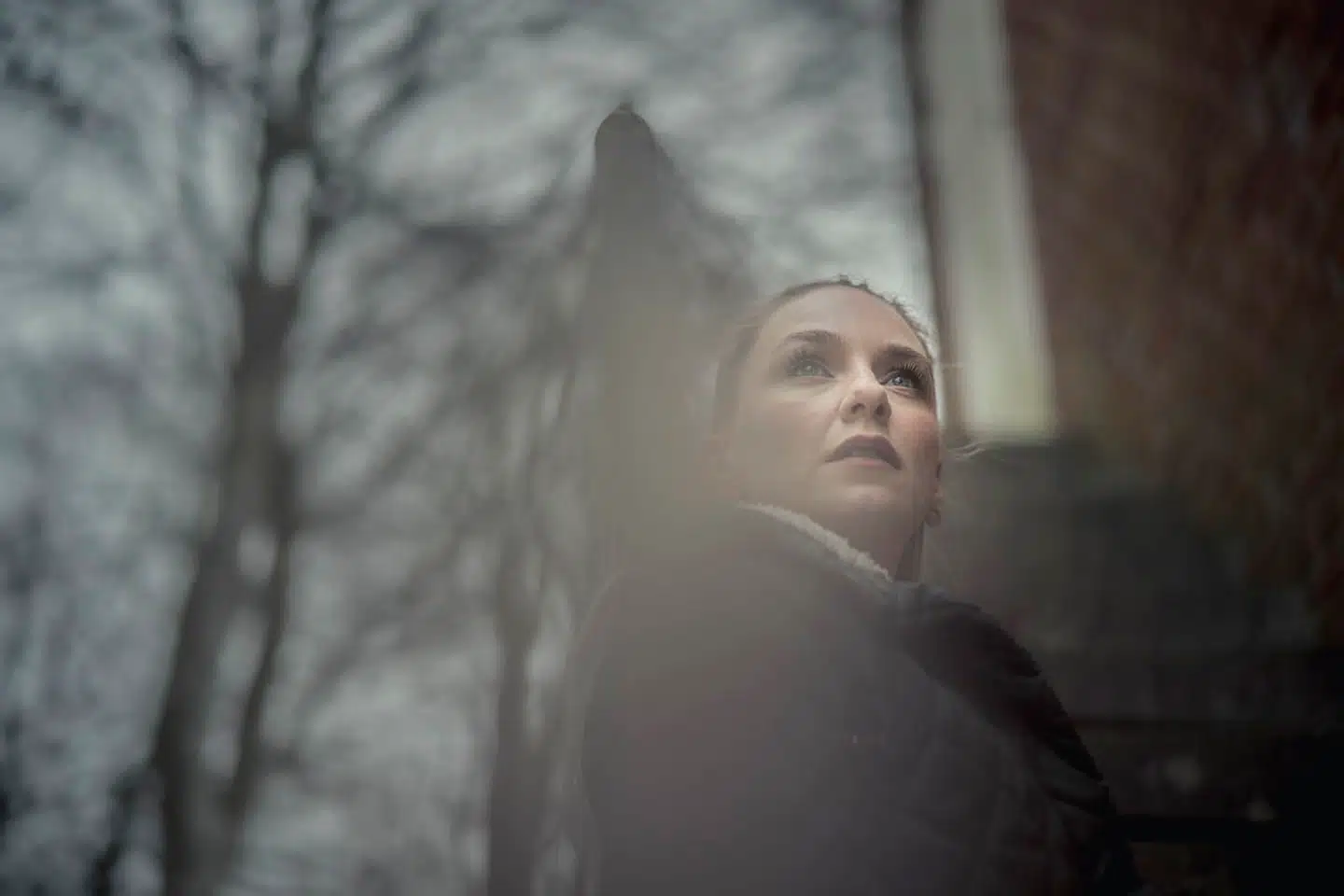 Michelle er en af de forurettede kvinder i en sag om digitale krænkelser, som har kørt ved Retten i Hillerød. Hun er frustreret over, at hun nu skal endnu en tur gennem retssystemet for at få erstatning.