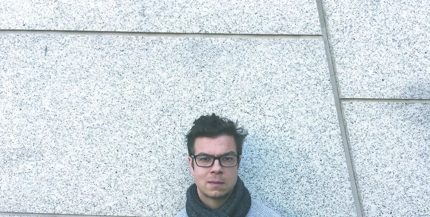 Ben Lerner tilhører den særlige gruppe af intellektuelle og politisk bevidste forfattere i USA, som skriver »dygtige« samtidsromaner, og »Farvel til Atocha« er da også beslægtet med værker fra for eksempel Jonathan Frantzen og Jonathan Safran Foer.