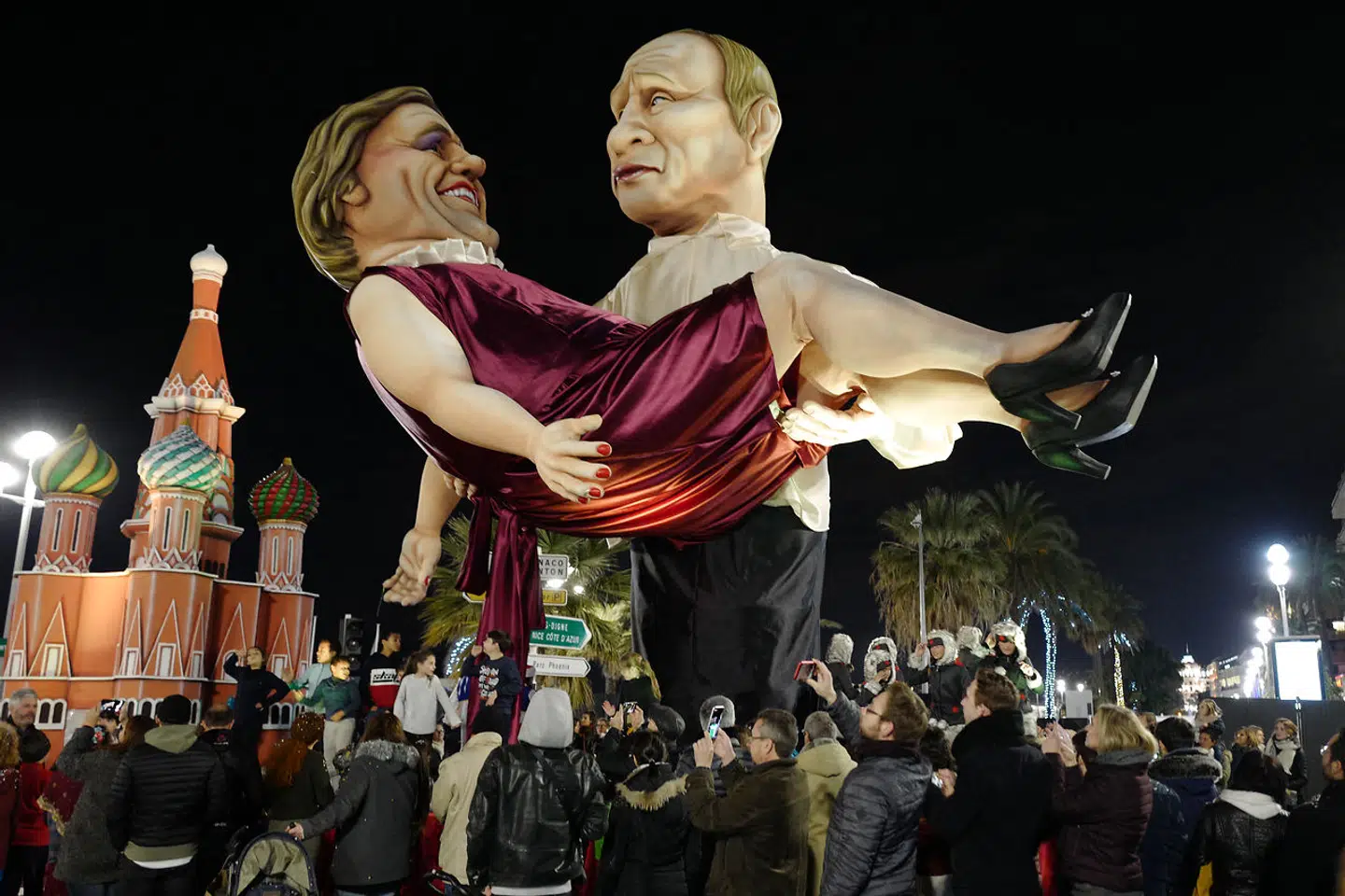 Gérard Depardieus kontroversielle beslutning om at blive russisk statsborger vakte ramaskrig i Frankrig. Hans statsborgerskab og venskabelige forbindelser med præsident Putin blev også et tema ved karnevalet i Nice i 2019.