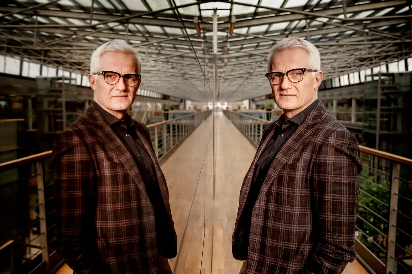 Administrerende direktør i Ørsted Mads Nipper går og venter på at høre fra russiske Gazprom, som er blevet pålagt af Vladimir Putin at komme med en plan for, hvordan al gas købt af Rusland fremover skal betales i rubler.