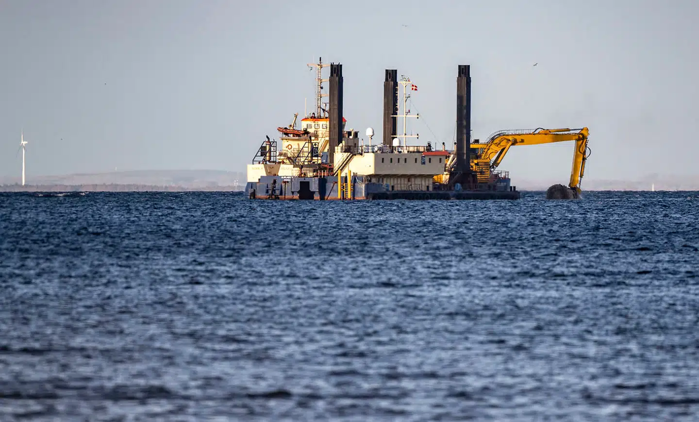 Siden 6. januar i år har man taget slam fra et område ud for Københavns havn og dumpet det i Køge Bugt.