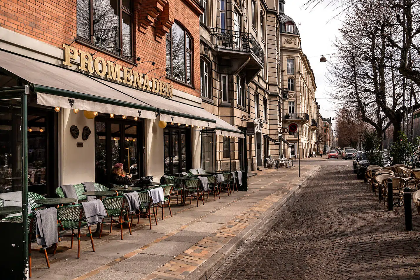 Der er ikke mange steder, der har en mere lokkende udendørsservering end Restaurant Promenaden 1932, på Frederiksberg.