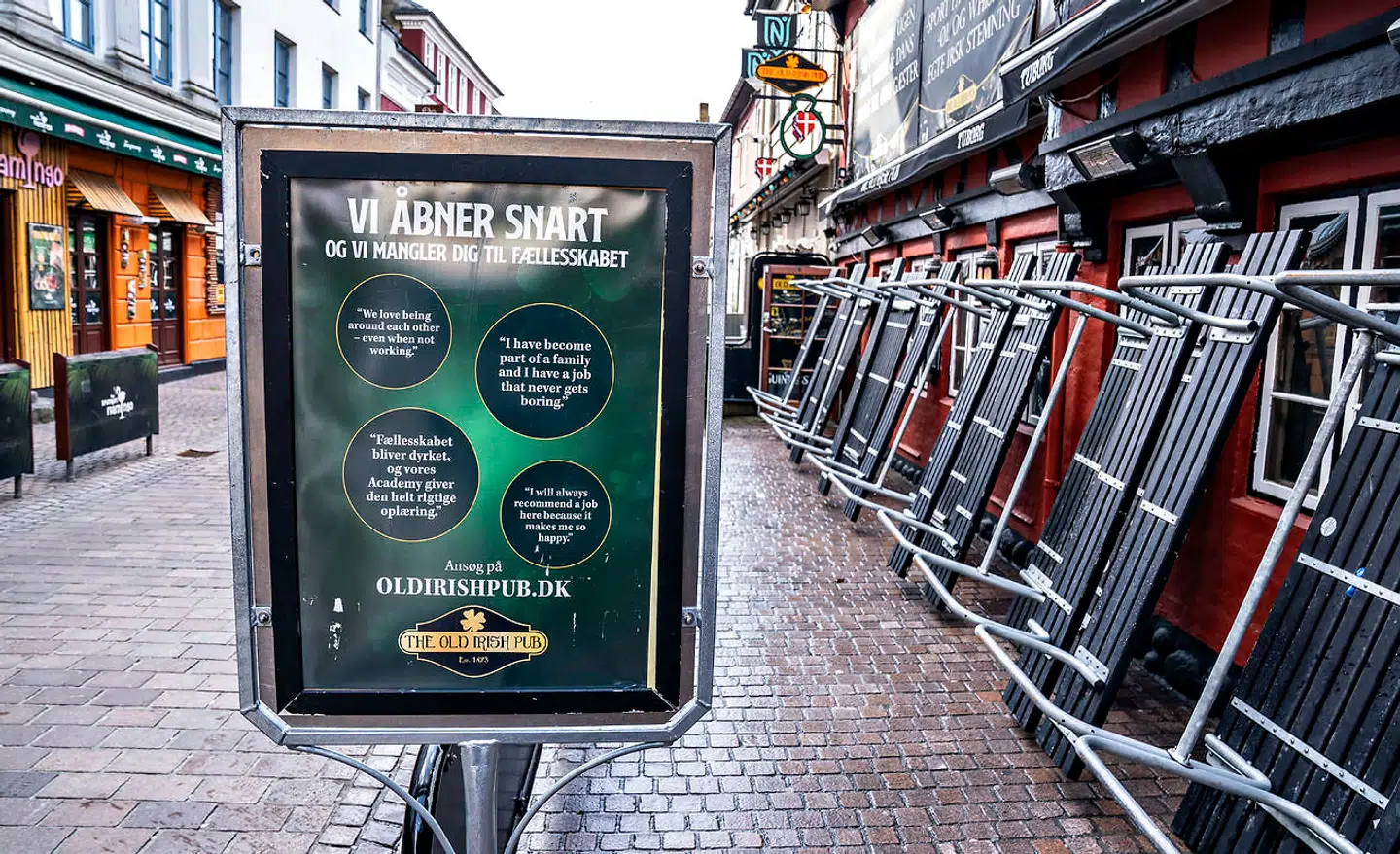 I 2021 fik Danmark et solidt overskud på de offentlige finanser på 57,8 milliarder kroner. Dette bliver betegnet som et meget flot tal, selv hvis 2021 havde været præget af et flot opsving. Sidste forår bød dog på corona og en nedlukket dansk økonomi.