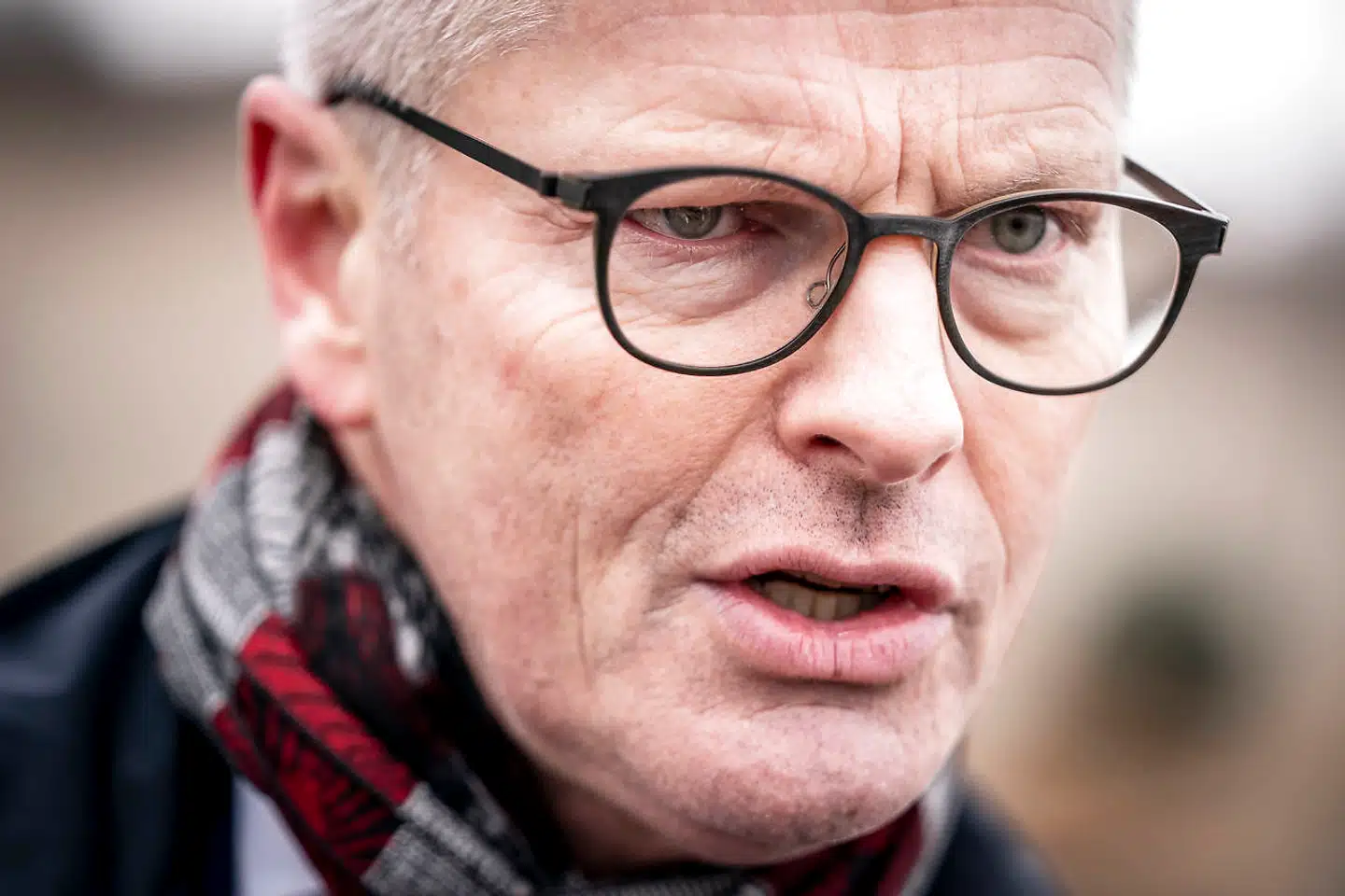 »Jeg synes, vi har været meget, meget omhyggelige i det her indsats, og vi har taget størst mulige hensyn og det er faktisk lykkedes ganske godt i forhold til, at vi skal finde så mange penge, og hvor udgangspunktet er, at vi har udbetalt virkelig mange penge til vores tætte samarbejdspartnere.« lyder det fra udviklingsminister Flemming Møller Mortensen (S).