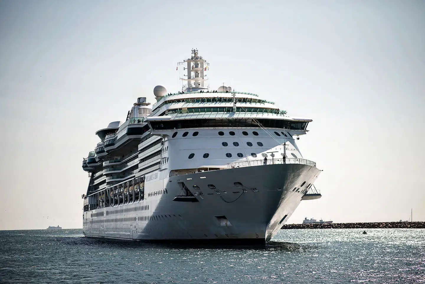 Det 290 meter lange krydstogtskib »Brilliance of the Seas« lagde 15. juli 2015 til ved Skagen havn med 2.500 gæster, der hurtigt fyldte Skagens gader op.