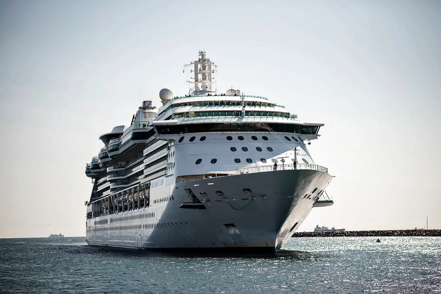 Det 290 meter lange krydstogtskib »Brilliance of the Seas« lagde 15. juli 2015 til ved Skagen havn med 2.500 gæster, der hurtigt fyldte Skagens gader op.