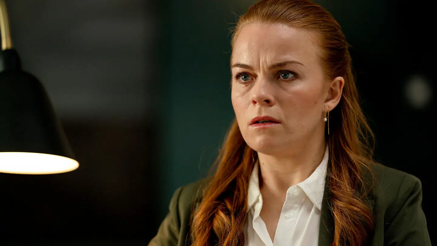 Signe Egholm Olsen er den sammenbidte og kontrollerede karrierekvinder i »Klienten«. Hvordan mon hun vil klare sig over for den uhyggelige, næsten munkeagtige morder?