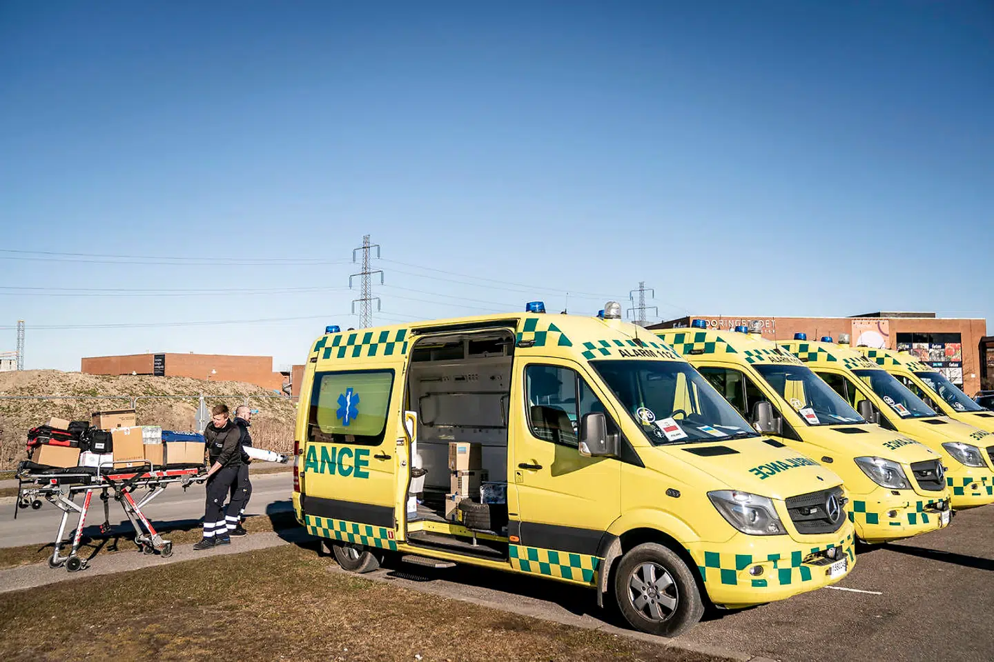 Den 4. marts sendte Falck 30 ambulancer til Ukraine og nabolandene. Nu sender Region Syddanmark yderligere fem ambulancer til Ukraine.