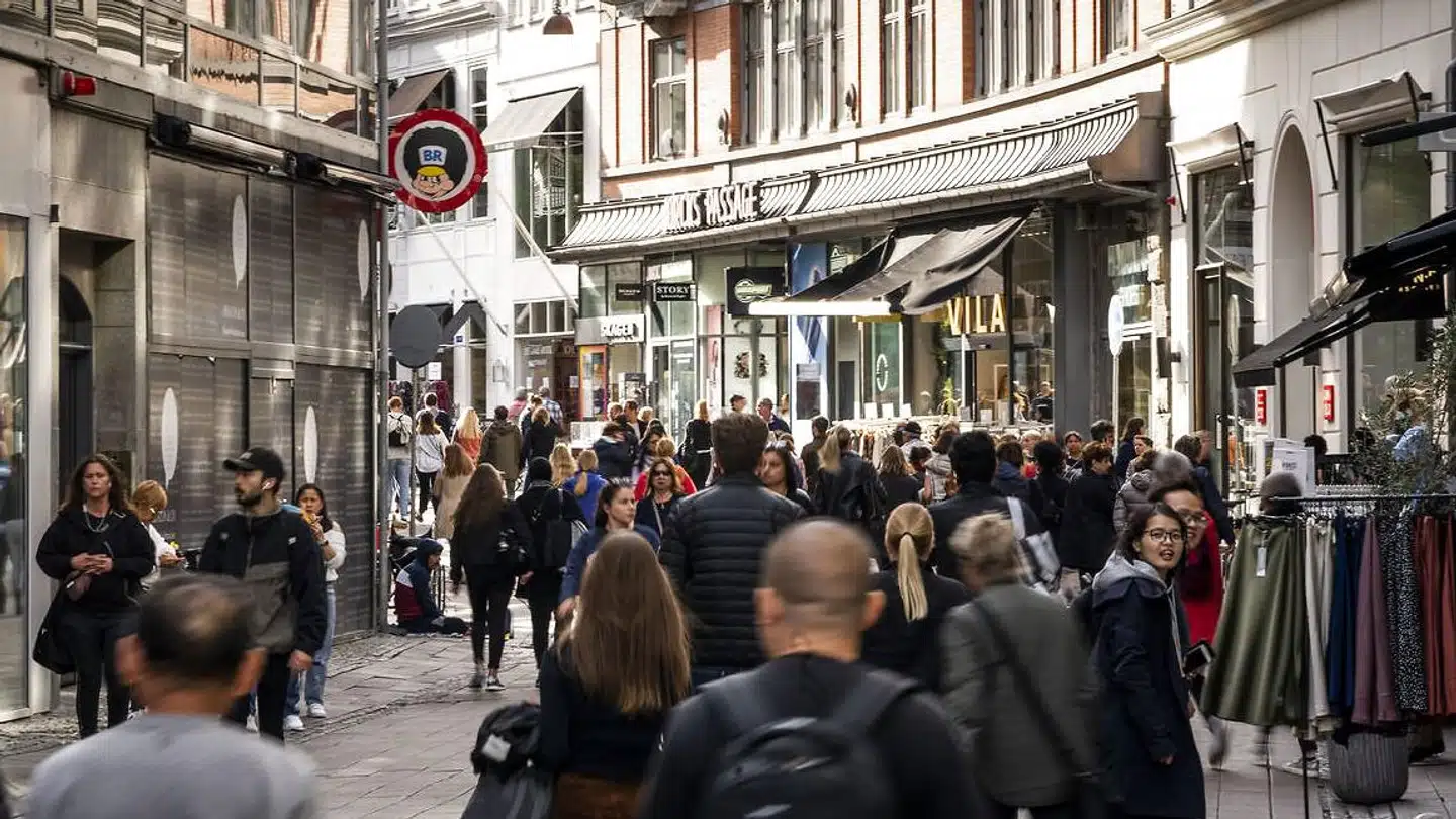 Forbrugertilliden faldt ikke så overraskende kraftigt i marts. Spørgsmålet er, om det nu bebuder et fald i privatforbruget.