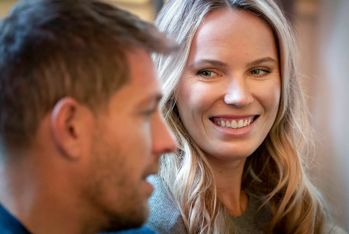 »Jeg har fået enorm respekt for min mor, efter at jeg selv har født,« siger Caroline Wozniacki, der fik datteren Oliva i 2020. En ny serie på Viaplay »Wozniacki og Lee« følger den sidste del af graviditeten og den første tid som forældre.