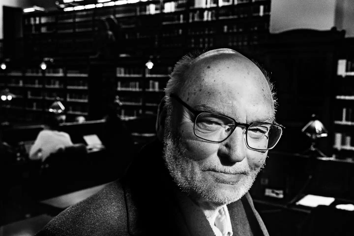 Leif Davidsen fotograferet i læsesalen på Det Kongelige Bibliotek, hvor Lenin sad og studerede den danske andelsbevægelse nogle uger i 1910. Leif Davidsen er aktuel med den historiske roman »Lenins bodyguard«.