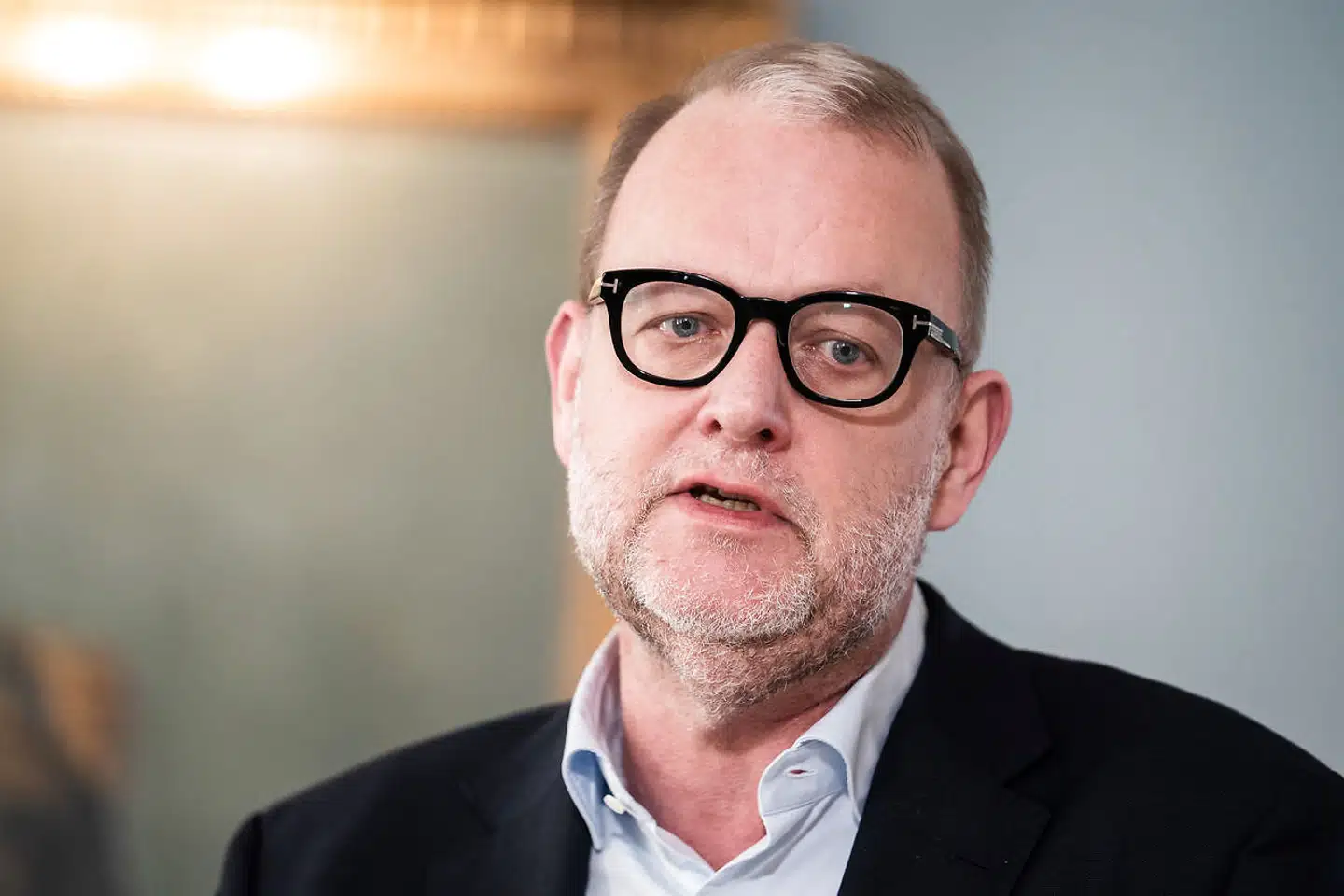Venstres forsvarsordfører Lars Christian Lilleholt har bedt forsvarsminister Morten Bødskov (S) om at få afsat de nødvendige ressourcer til at få afviklet sessionspuklen.