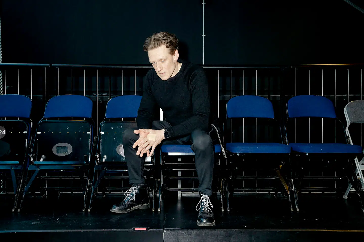 Hvis ikke man når bunden, kan et forsøg på en redning bare være som at pynte et juletræ, der spinner rundt med 220 omdrejninger i minuttet. Julepynten flyver af igen, mener Olaf Højgaard.