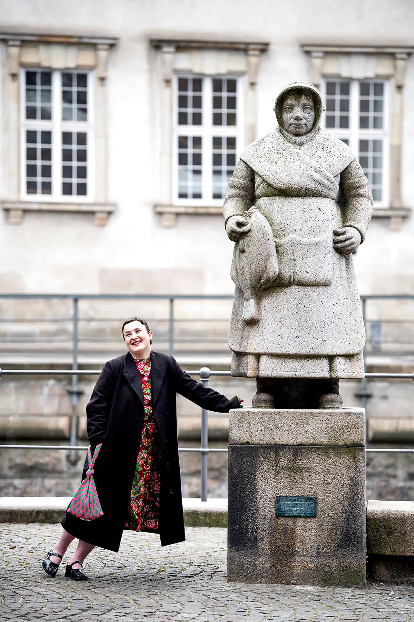 Fiskerkonen menes af have lagt navn til rejekællingen. Hun indgår også på forskellige måder i udstillingen.