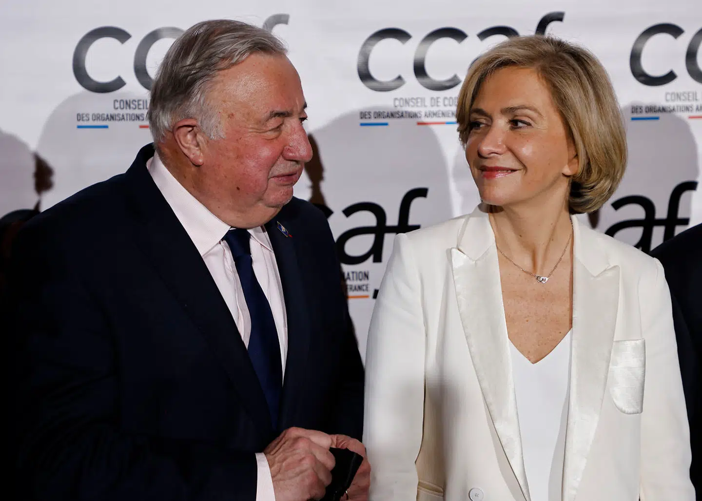 Konservative Gérard Larcher, der her ses sammen med sit partis kandidat Valérie Pécresse, er som senatsformand ikke hvem som helst. Og det vækker opsigt, når han sår tvivl om legitimiteten af Emmanurel Macfrons sandsynlige valgsejr.