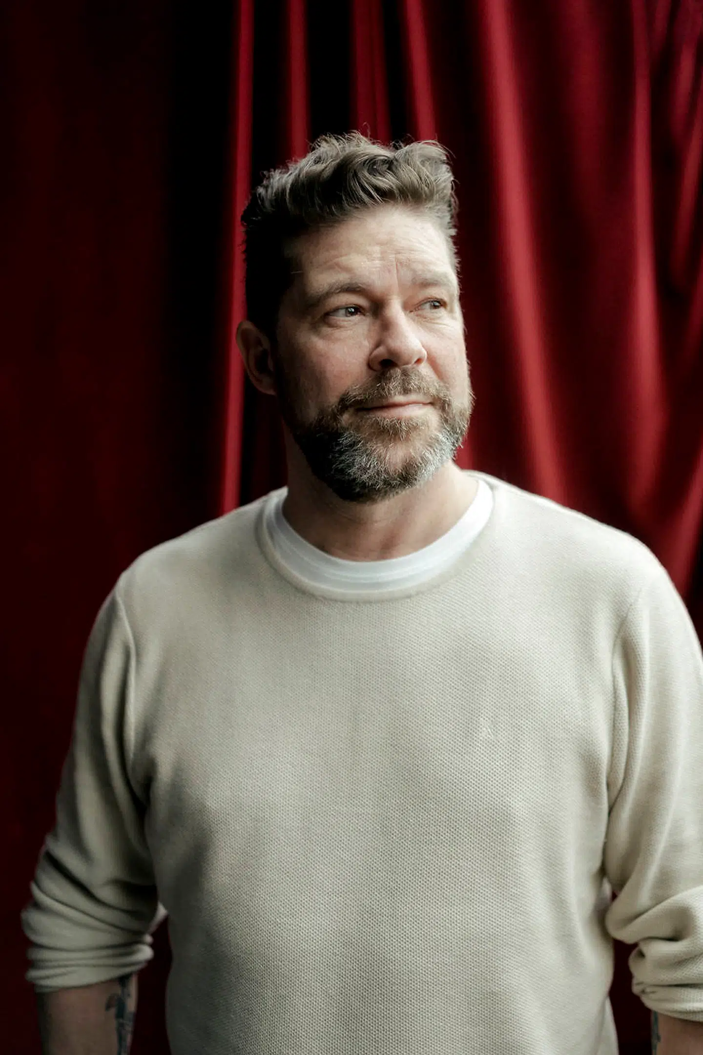 Det er langt fra alle historierne fra De Grå Sider, der er velegnede til at blive læst højt i dag. Nogle er simpelthen for grænseoverskridende eller upassende, og dem sorterer Søren Rasted fra.