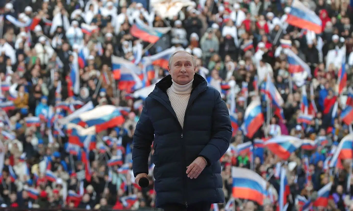Vladimir Putin lod sig fredag hylde i Moskva. Den russiske præsident fejrede en begivenhed, der lagde kimen til den nuværende krig i Ukraine.
