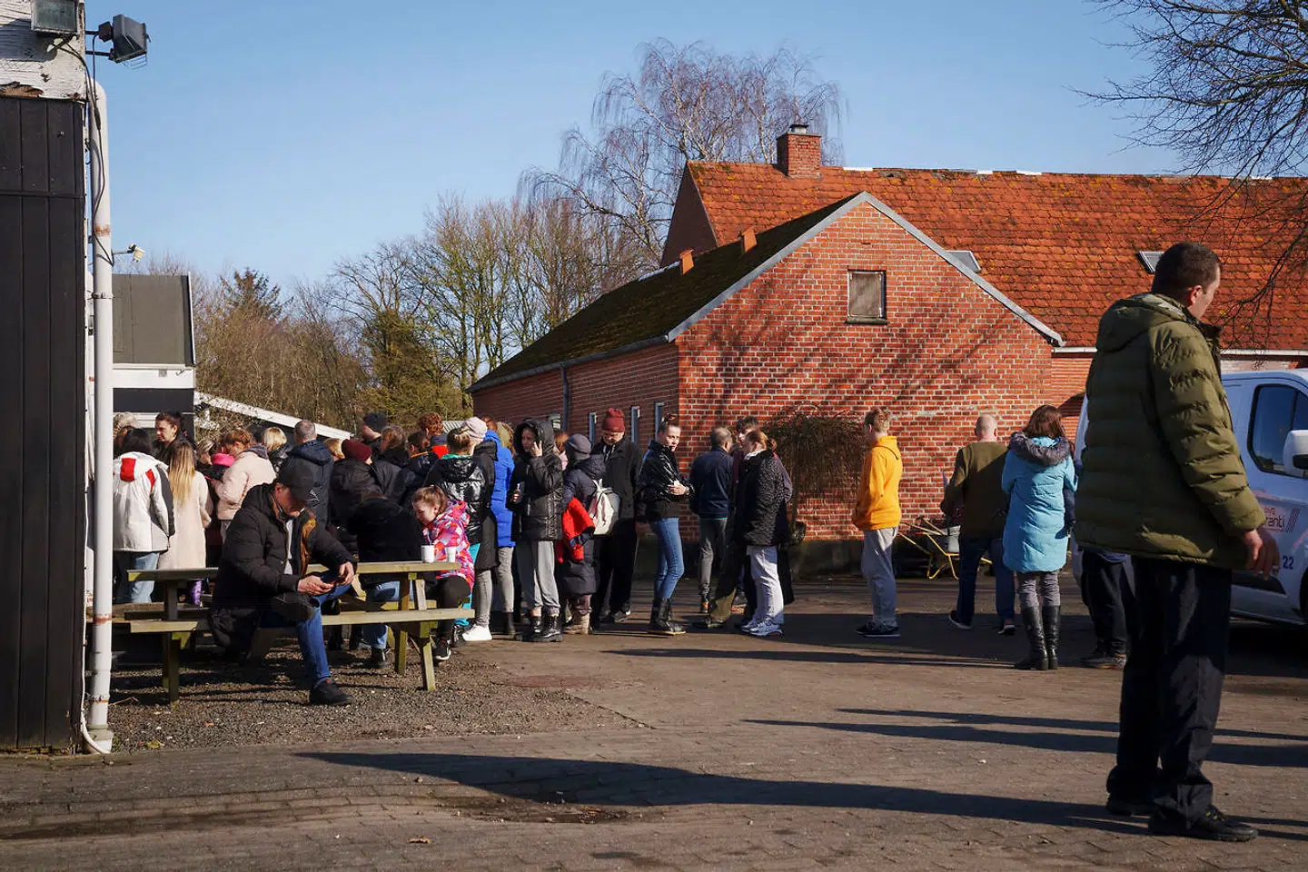 I praksis slipper vi for at vælge, for de vælger selv. Nogle rejser hjem og nogle – erfaringsmæssigt mange – bliver, skriver Steen Allan Christensen